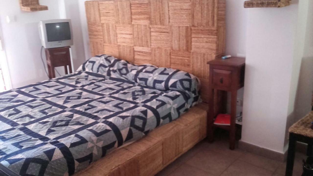 Habitaciones En Casa Compartida Retamar Almería Dış mekan fotoğraf